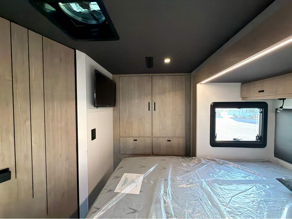2027 Grand Design Lineage Series M 25FW - Image 25