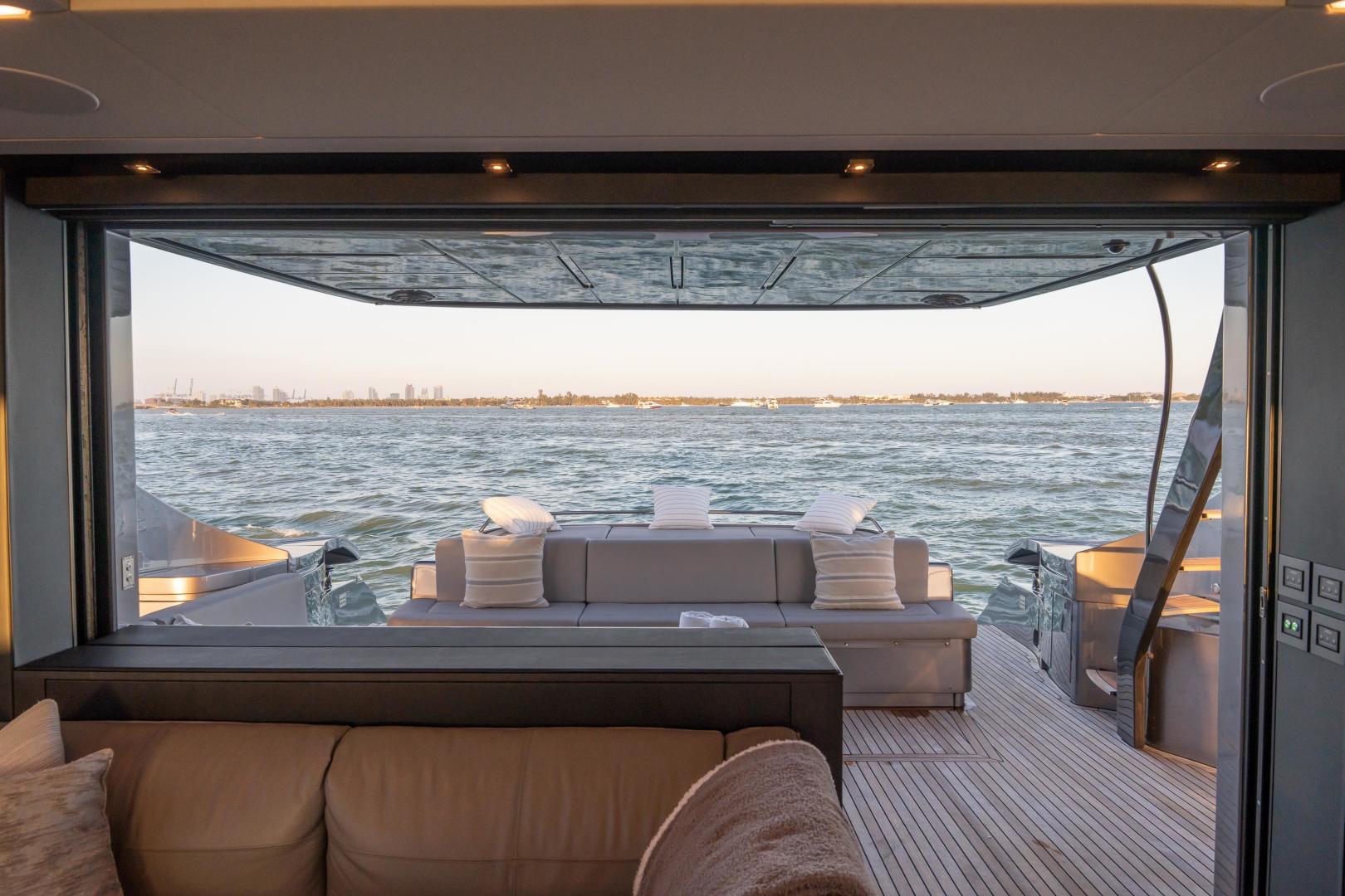 2021 Pershing 8X - Image 8