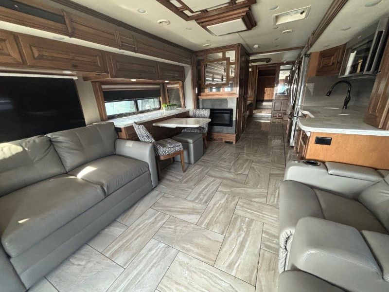 2020 American Coach American Revolution 42Q - Image 7