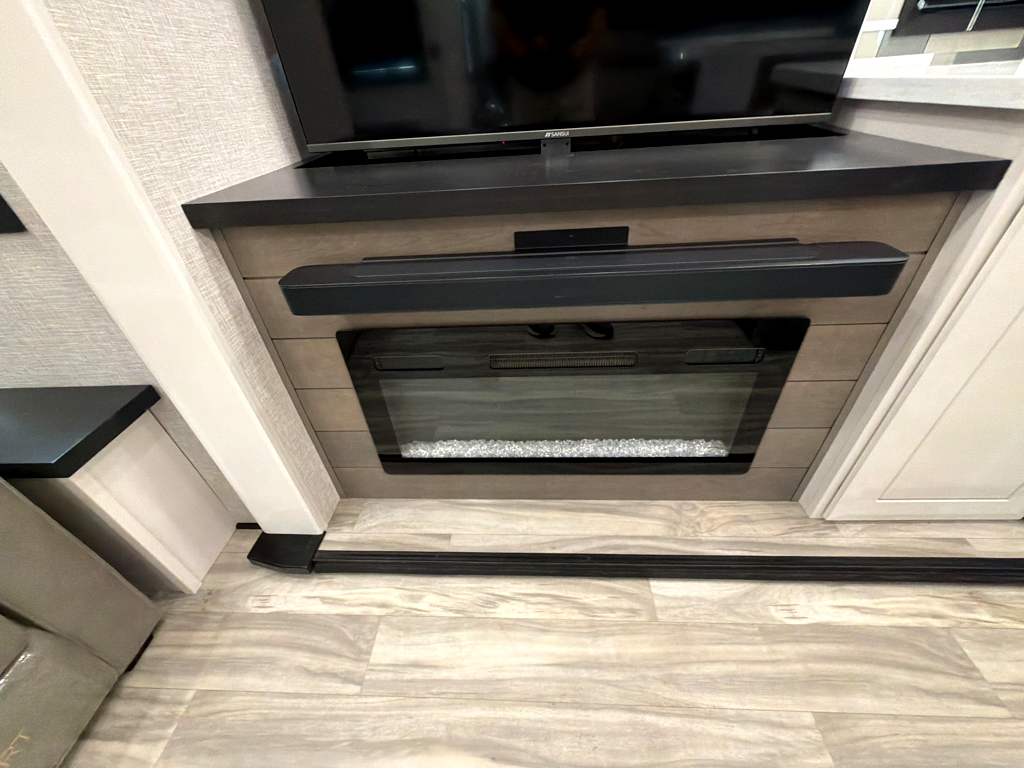 2025 JAYCO PINNACLE 32RLTS - Image 20