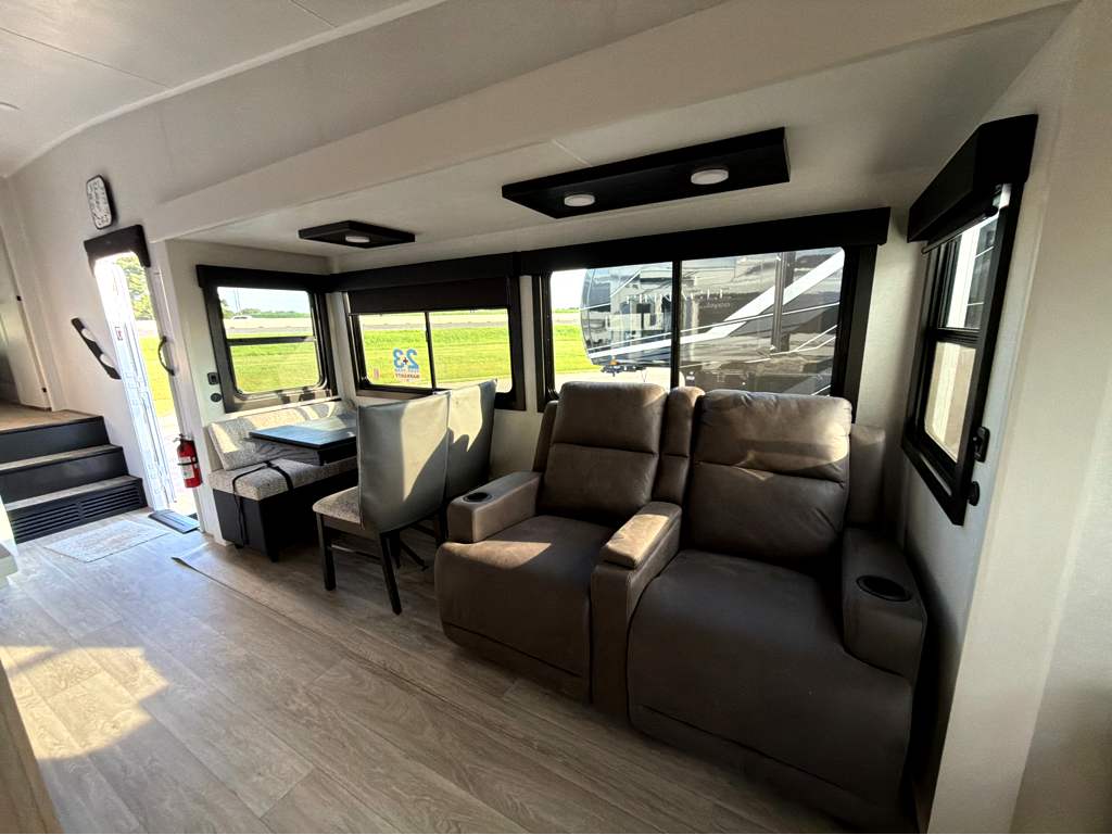 2027 JAYCO EAGLE 29RLC - Image 14