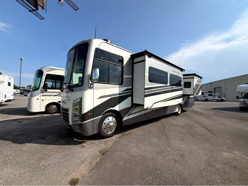 2027 THOR MOTOR COACH HURRICANE 36H - Image 6