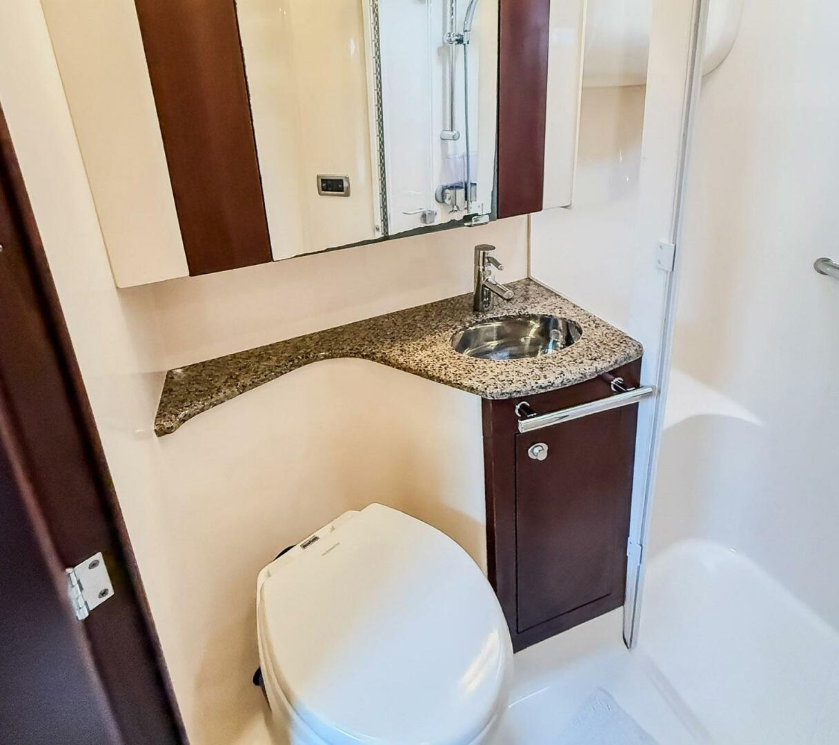2008 Sea Ray 44 Sedan Bridge - Image 22
