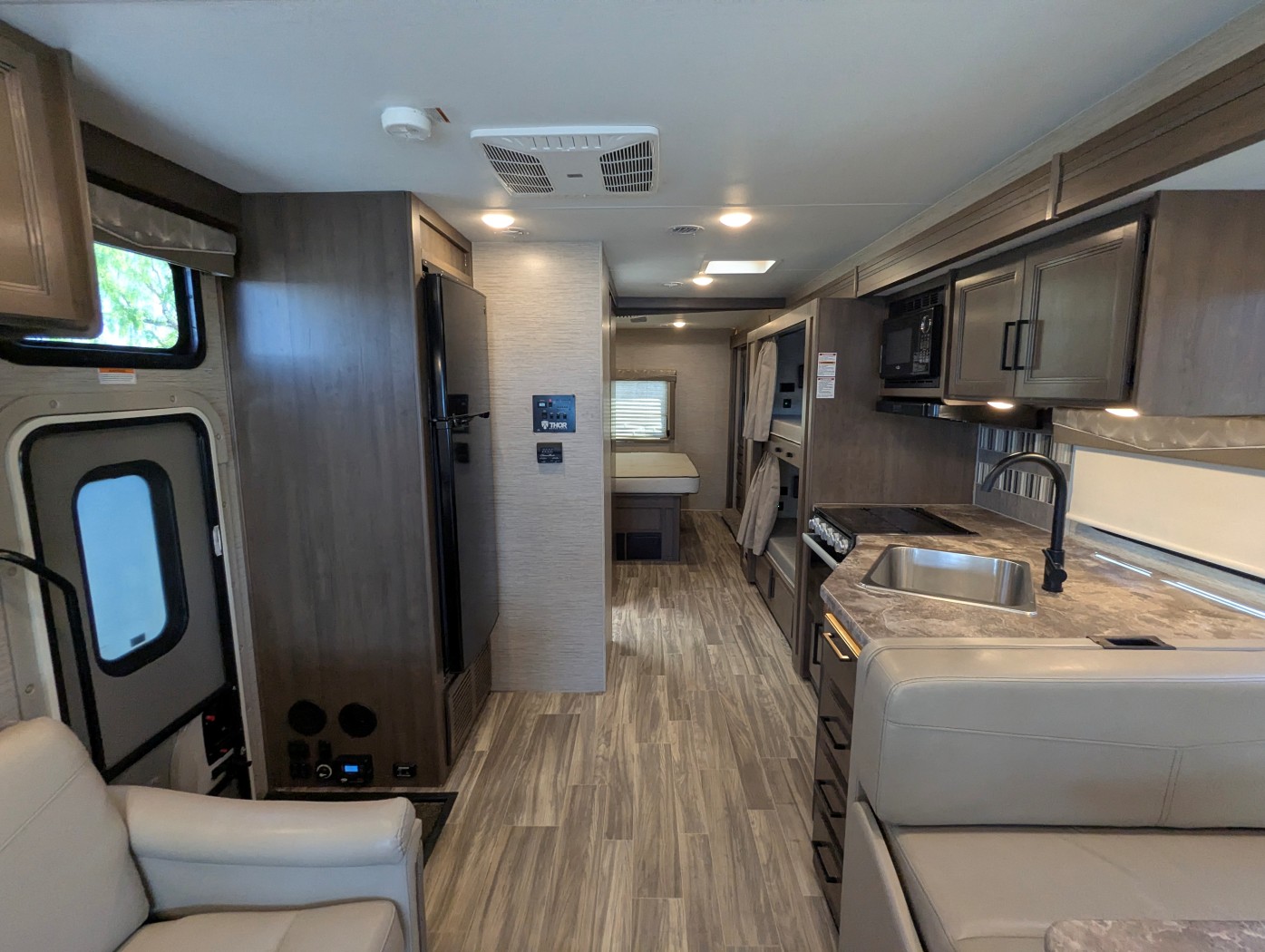 2022 Thor Motor Coach A.C.E. 32.3 - Image 15