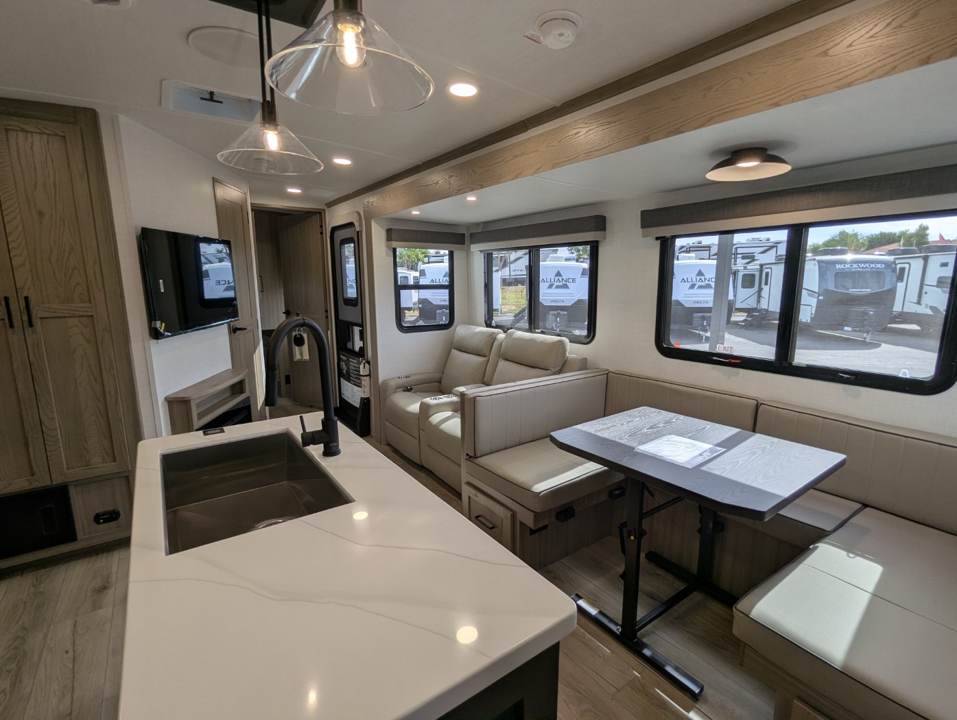 2026 Forest River Rockwood Signature 8336BH - Image 29