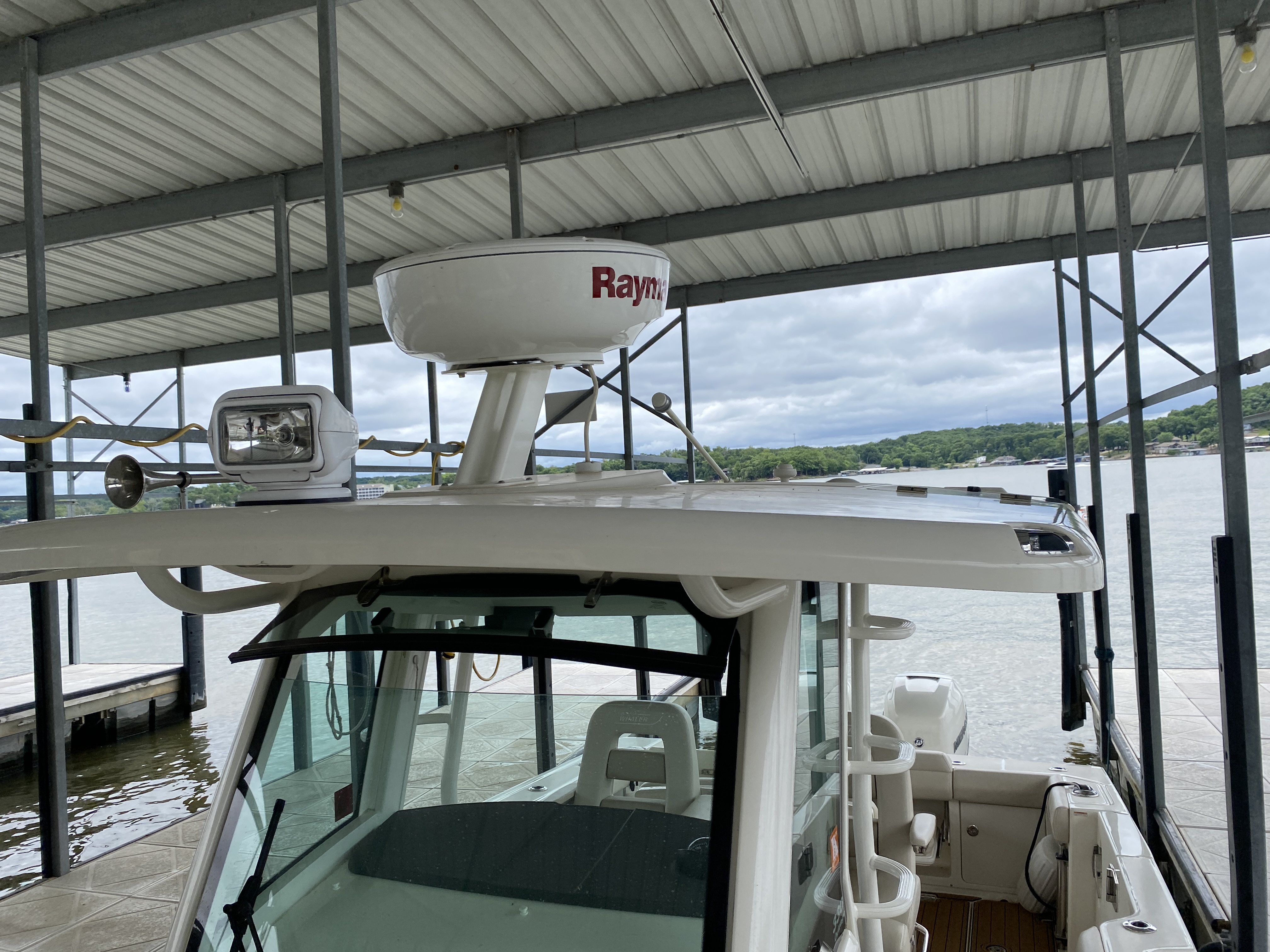 2016 Boston Whaler 330 Outrage - Image 10