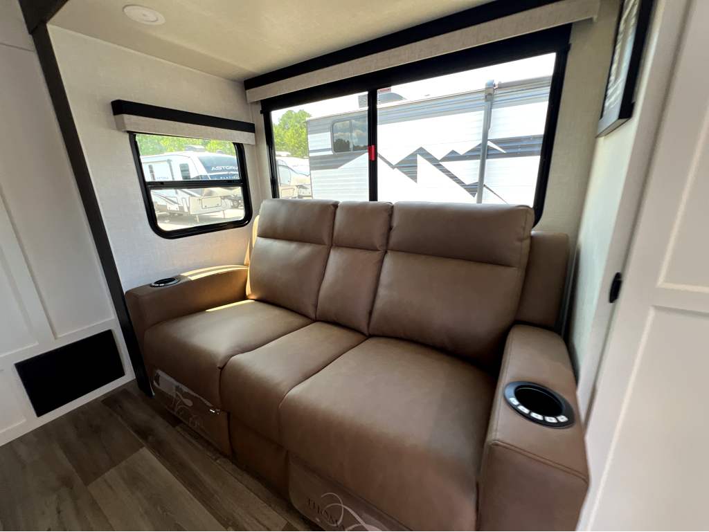 2026 VENTURE RV STRATUS 302VBH - Image 7