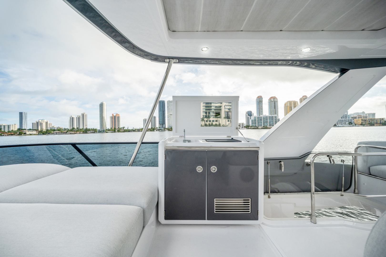 2023 Azimut 53 FLY Base - Image 48