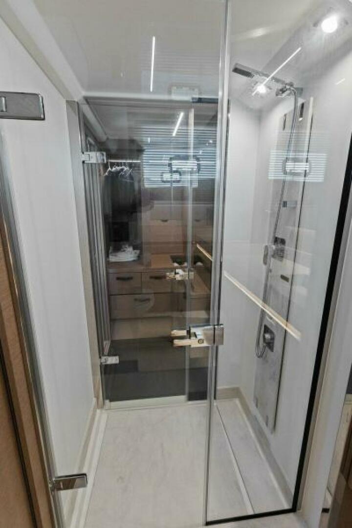 2022 Prestige 590 Flybridge - Image 30