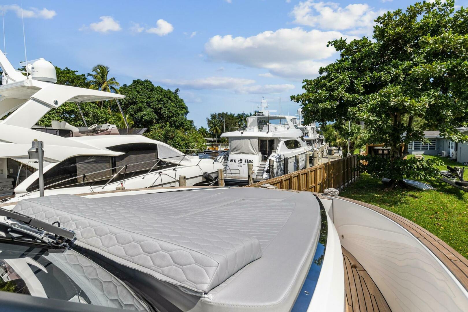 2023 Astondoa 377 Coupe Outboard - Image 11