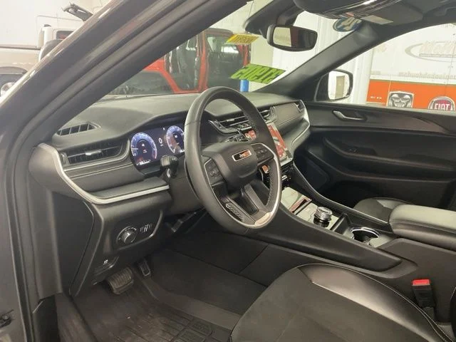 2024 Jeep Grand-Cherokee-L Laredo Altitude 4x4 - Image 11