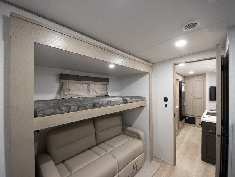 2025 Forest River Rockwood Signature Ultra Lite 8336BH - Image 21