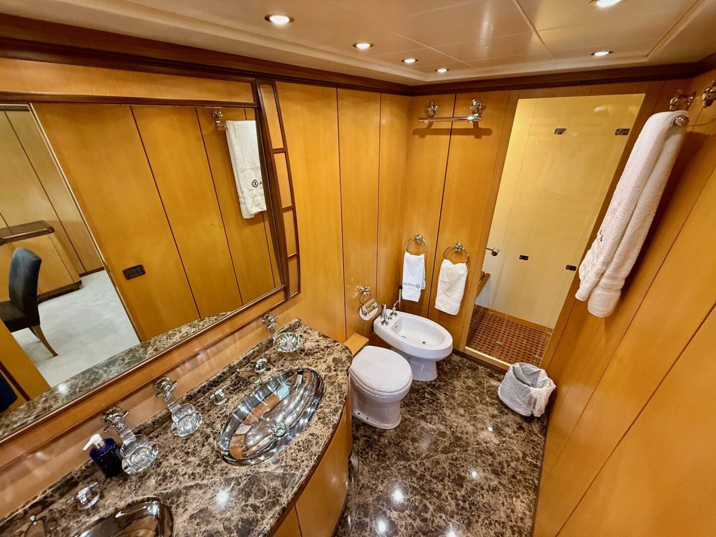 2005 Mangusta 92 - Image 13