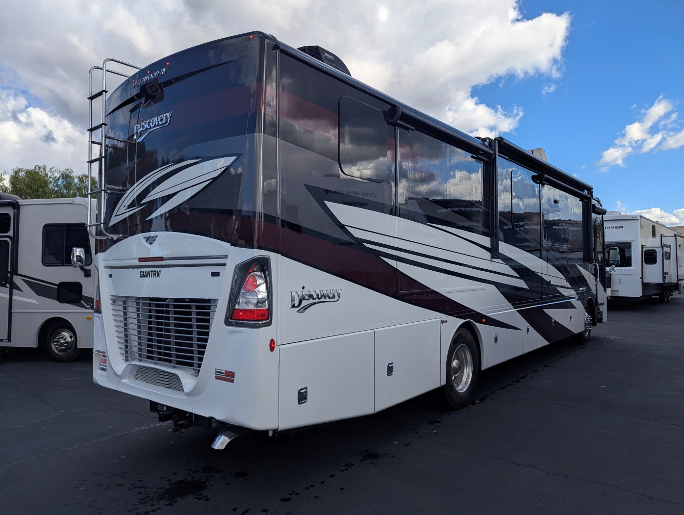2026 Fleetwood Discovery 38N - Image 6
