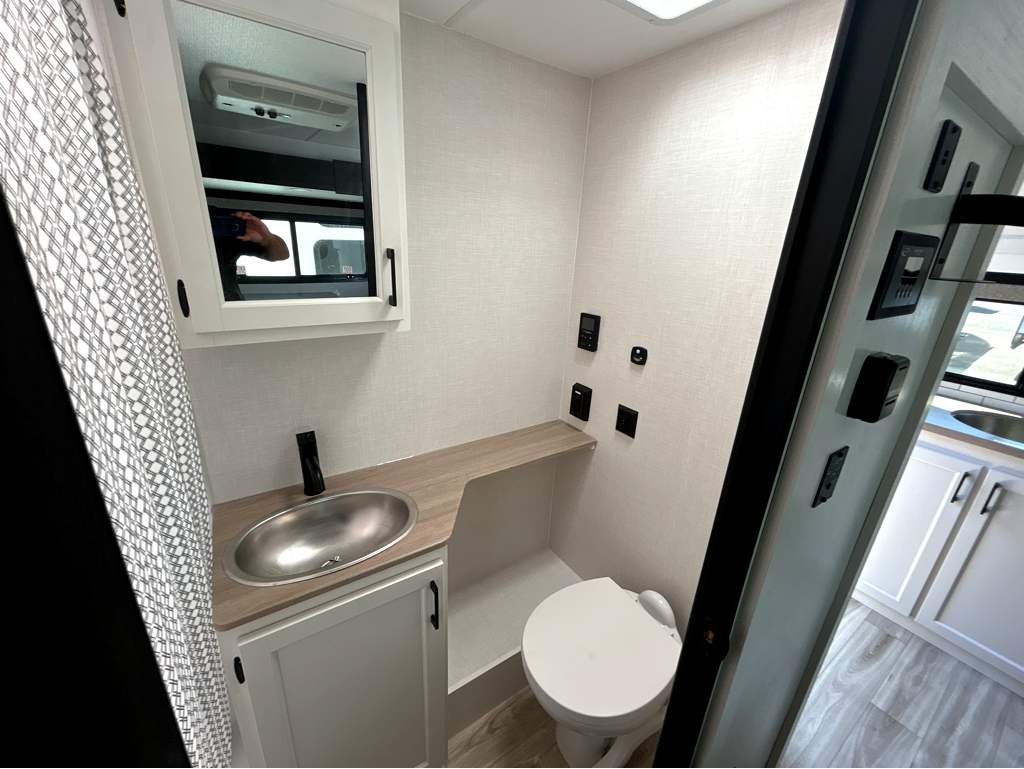 2026 VENTURE RV SPORTTREK STINGER 181VRK - Image 14