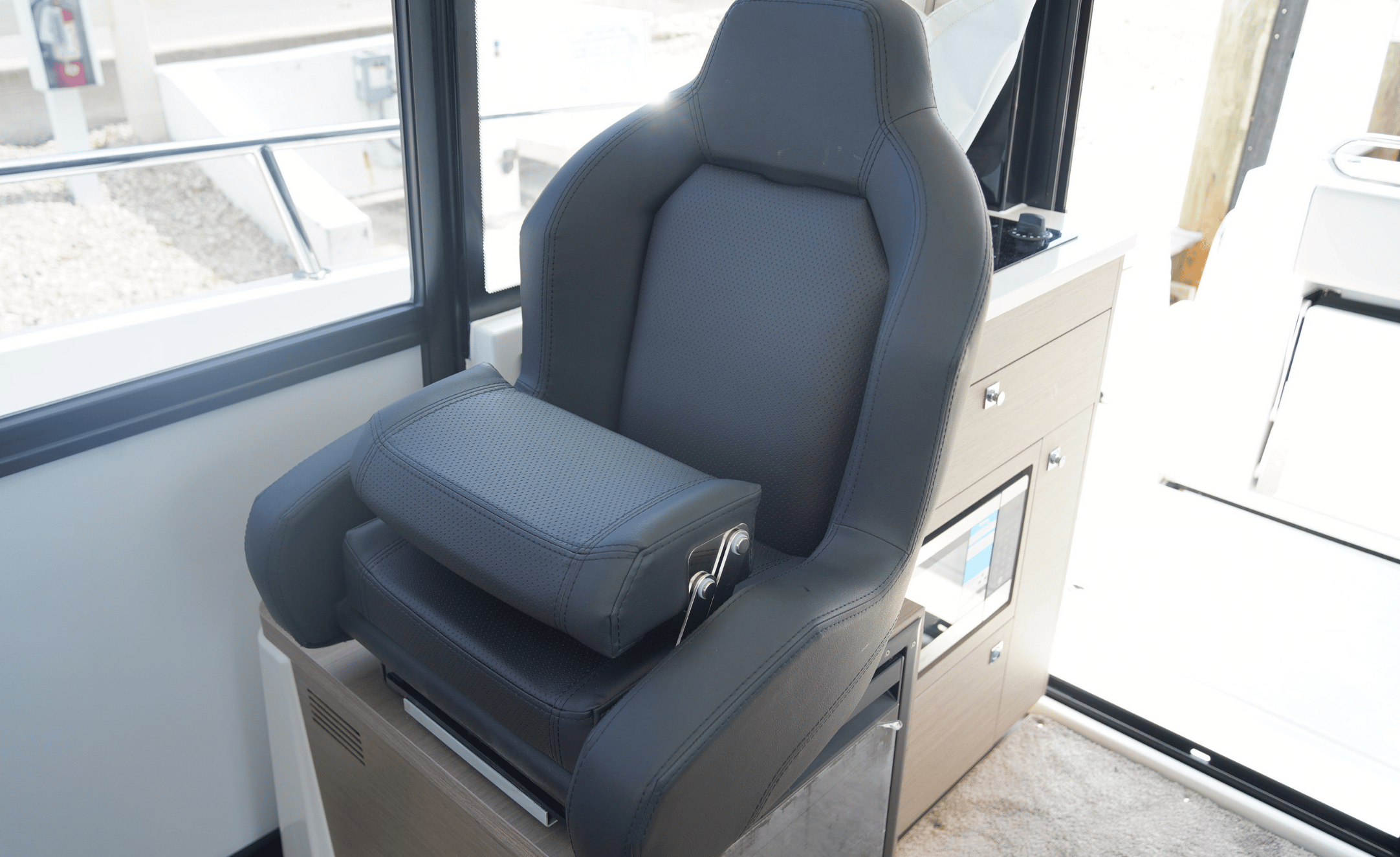 2027 JEANNEAU NC 895 SPORT S2 - Image 36