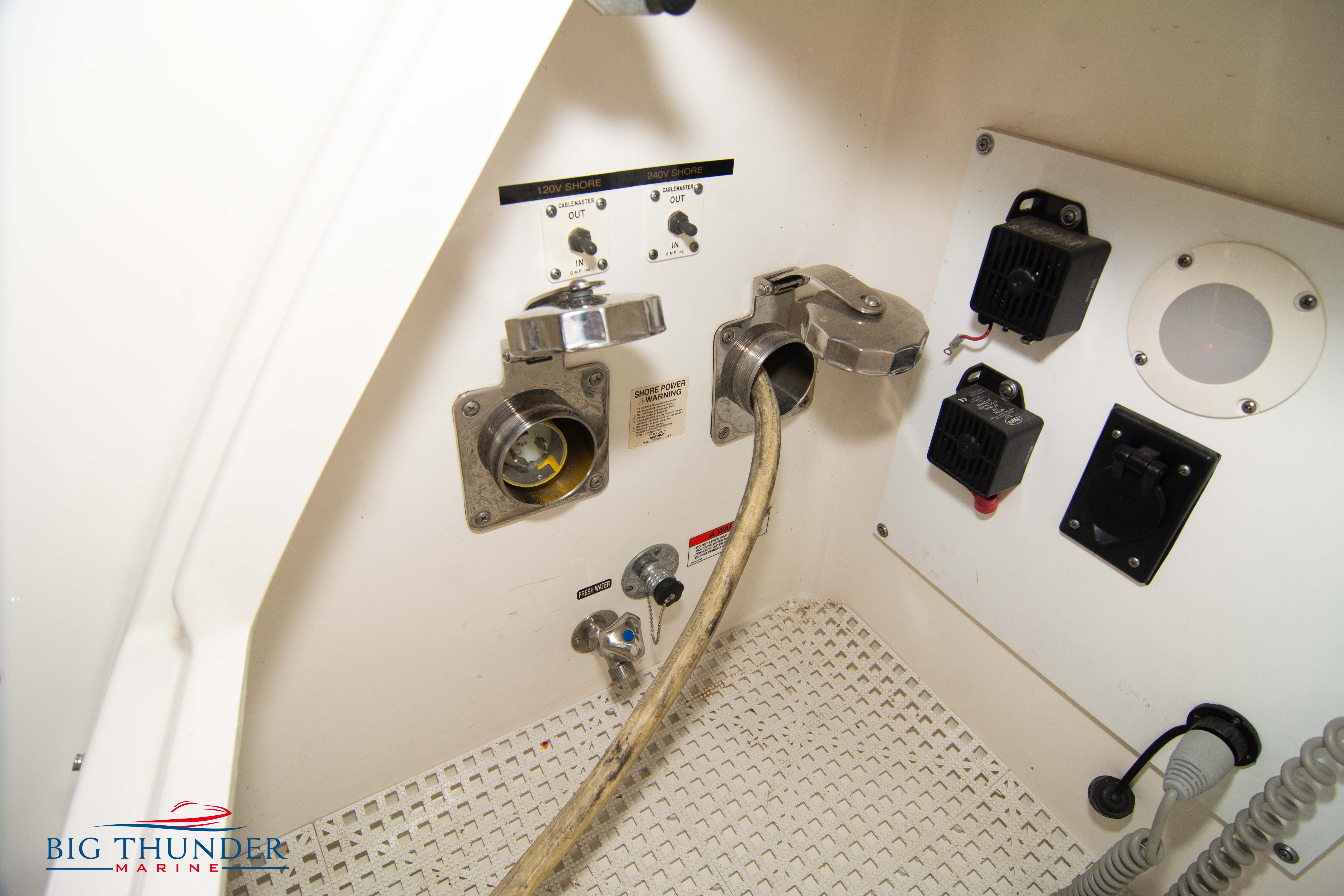 2013 Sea Ray 540 Sundancer - Image 23