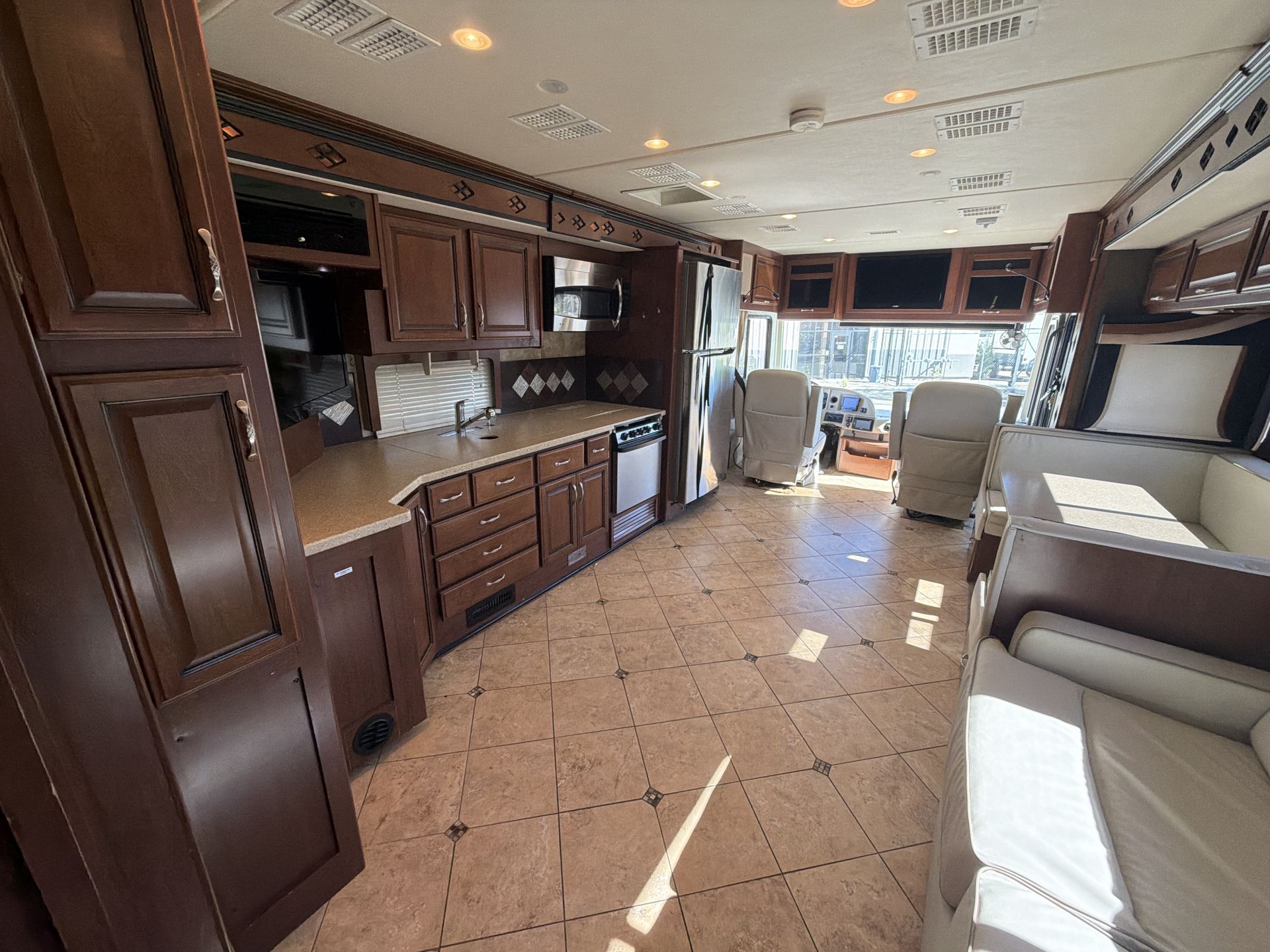 2013 Fleetwood Expedition 38B - Image 34