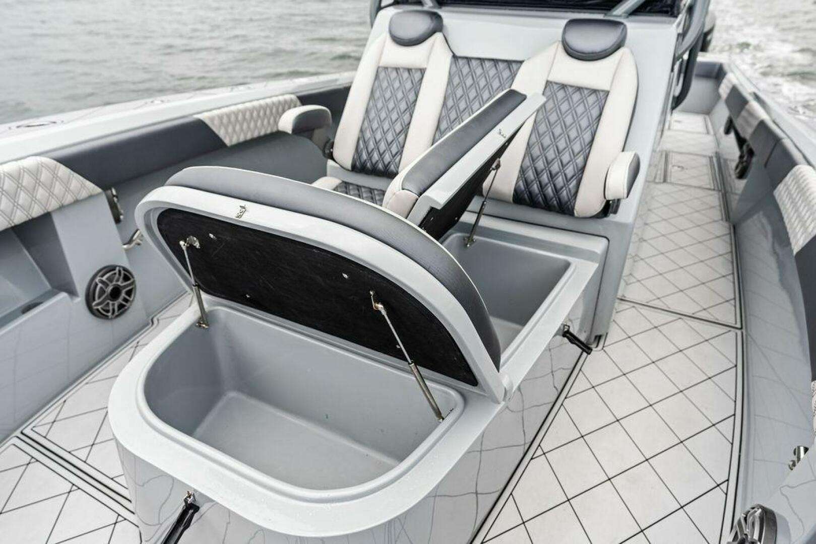 2020 Front Runner 39 CC - Image 22