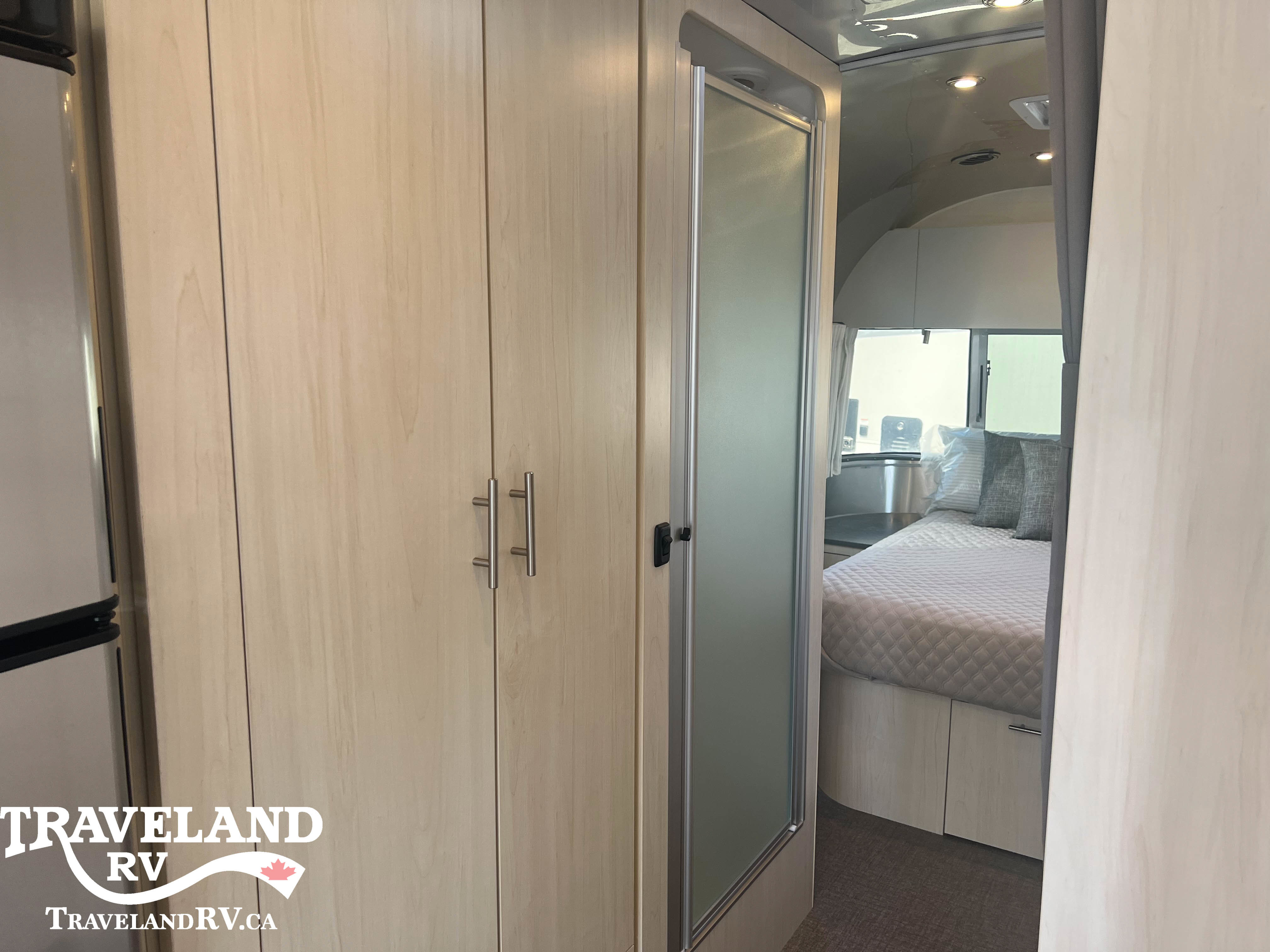 2026 Airstream Flying Cloud 27FB - Image 16