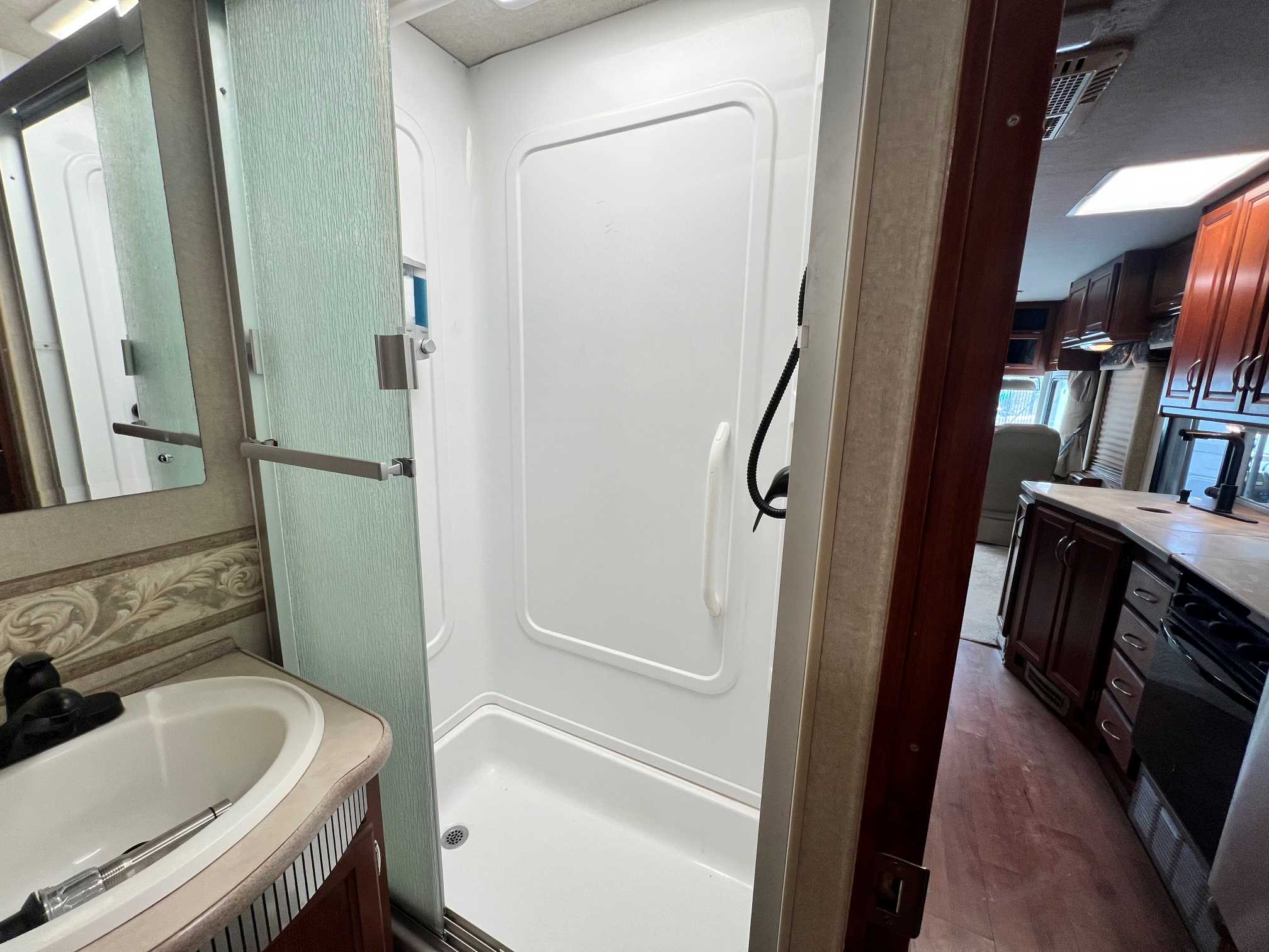2006 Fleetwood Southwind 32VS - Image 18