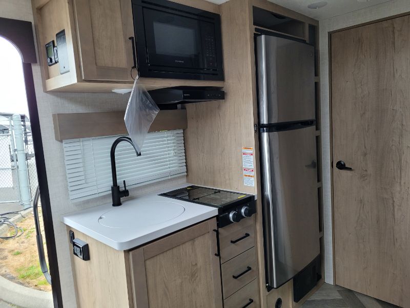 2022 Ember RV Overland 170MBH - Image 5
