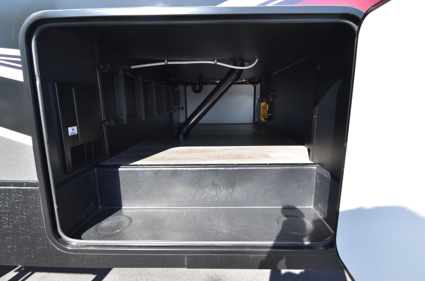 2025 Eclipse Attitude Wide Lite 5th Wheel 39A15G - Image 8