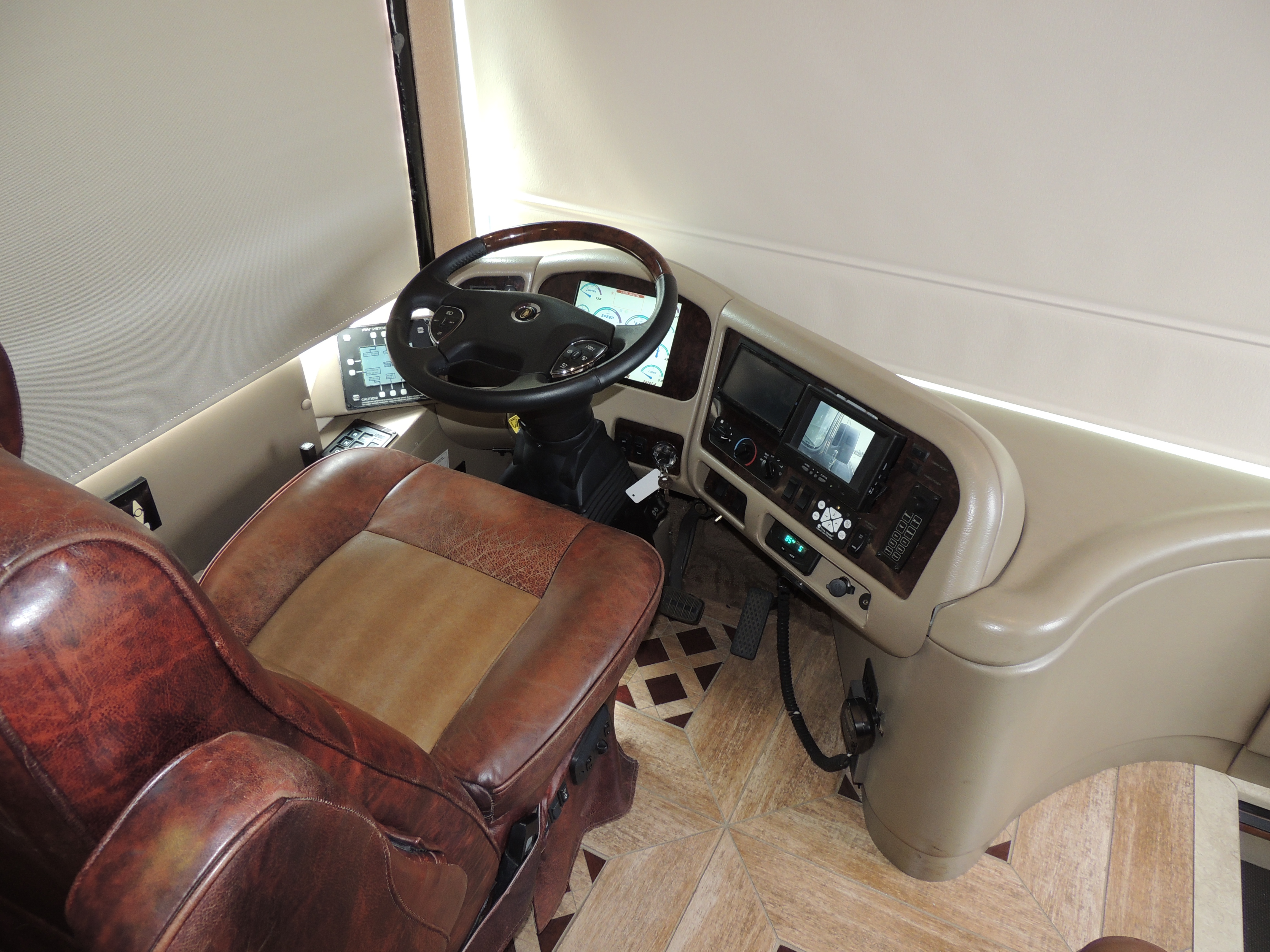 2010 Foretravel Phenix 45' Custom - exterior 6
