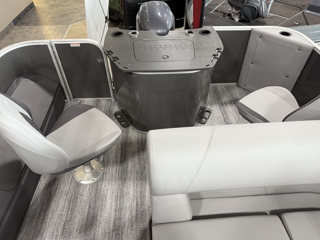 2026 Bennington 22SF TriToon Pontoon - Image 11