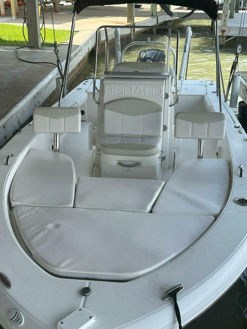 2016 Robalo 226 Cayman - Image 4