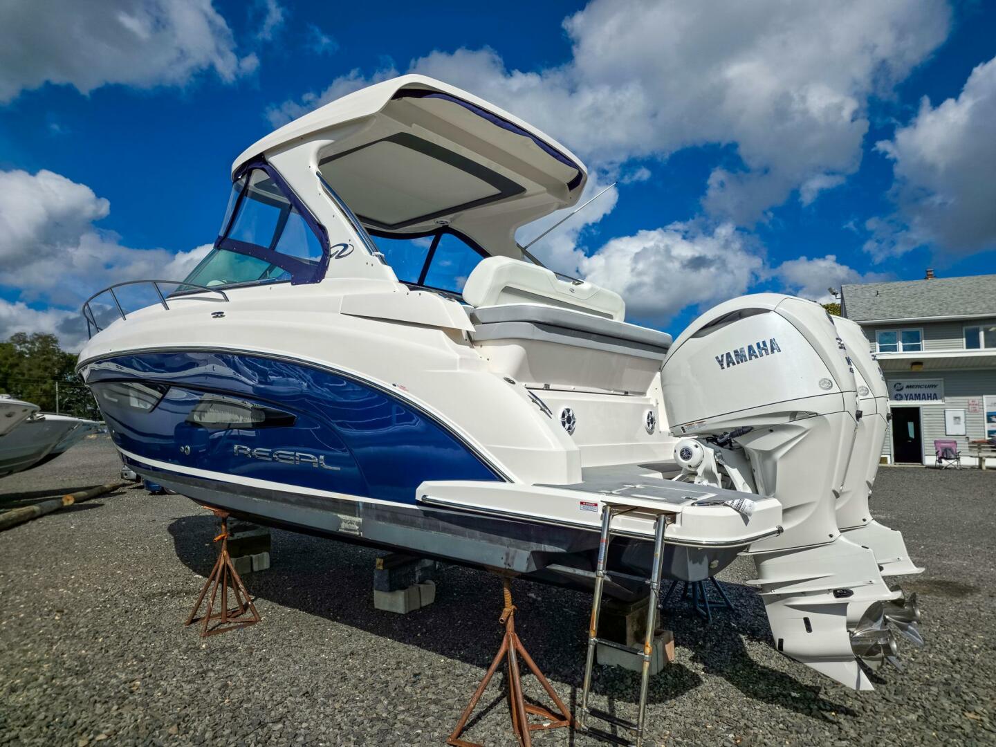 2026 Regal 33 XO Base - Image 11