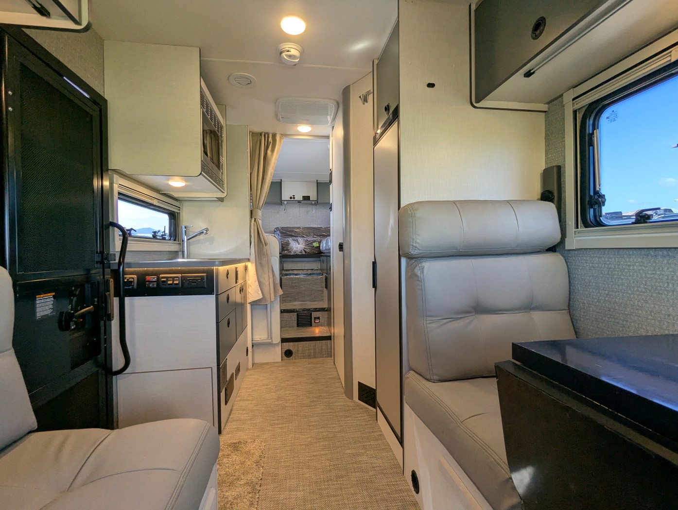 2026 Winnebago EKKO Sprinter 23B AWD - Image 9