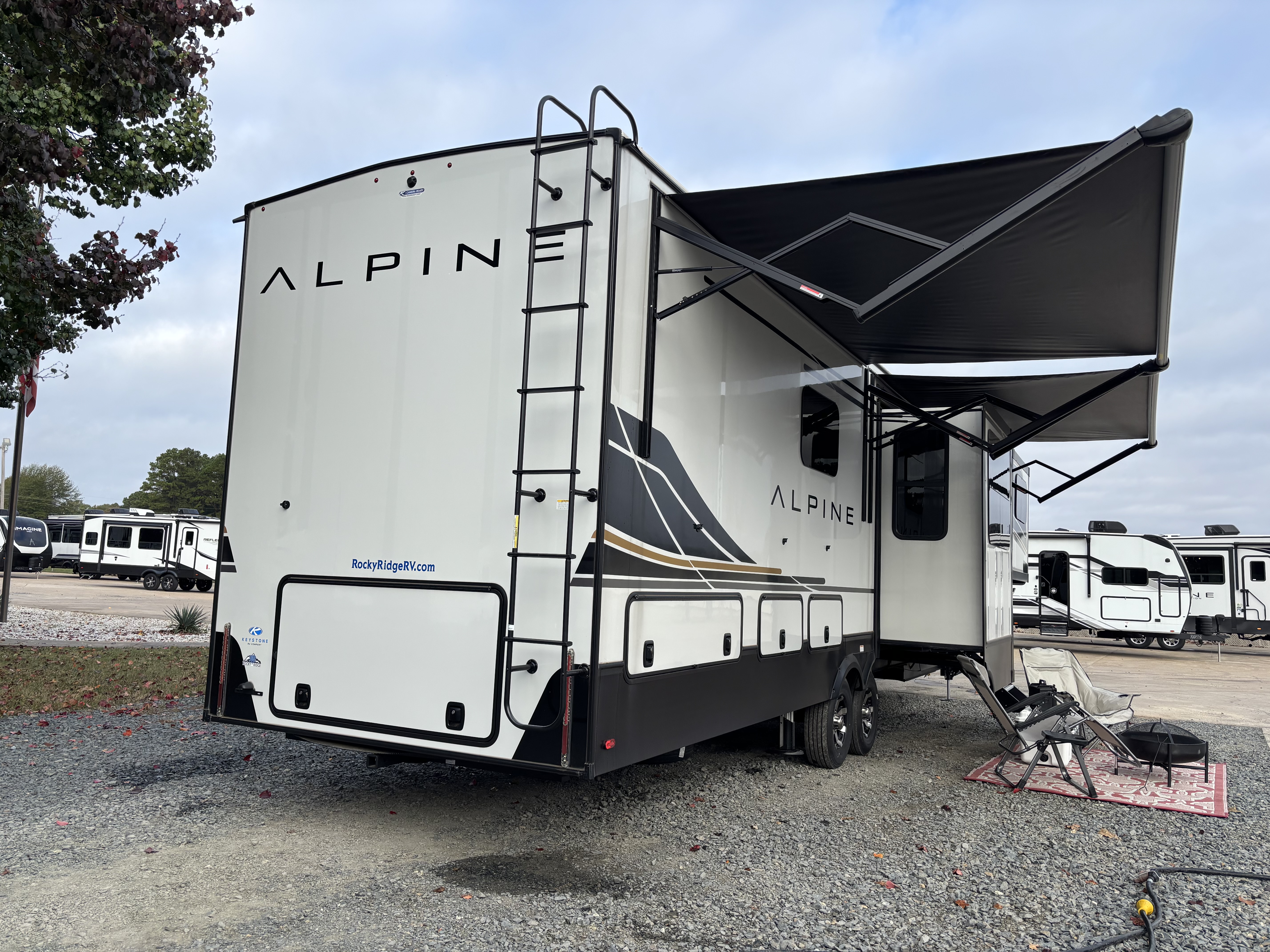 2025 Keystone Alpine 3700FL - Image 8