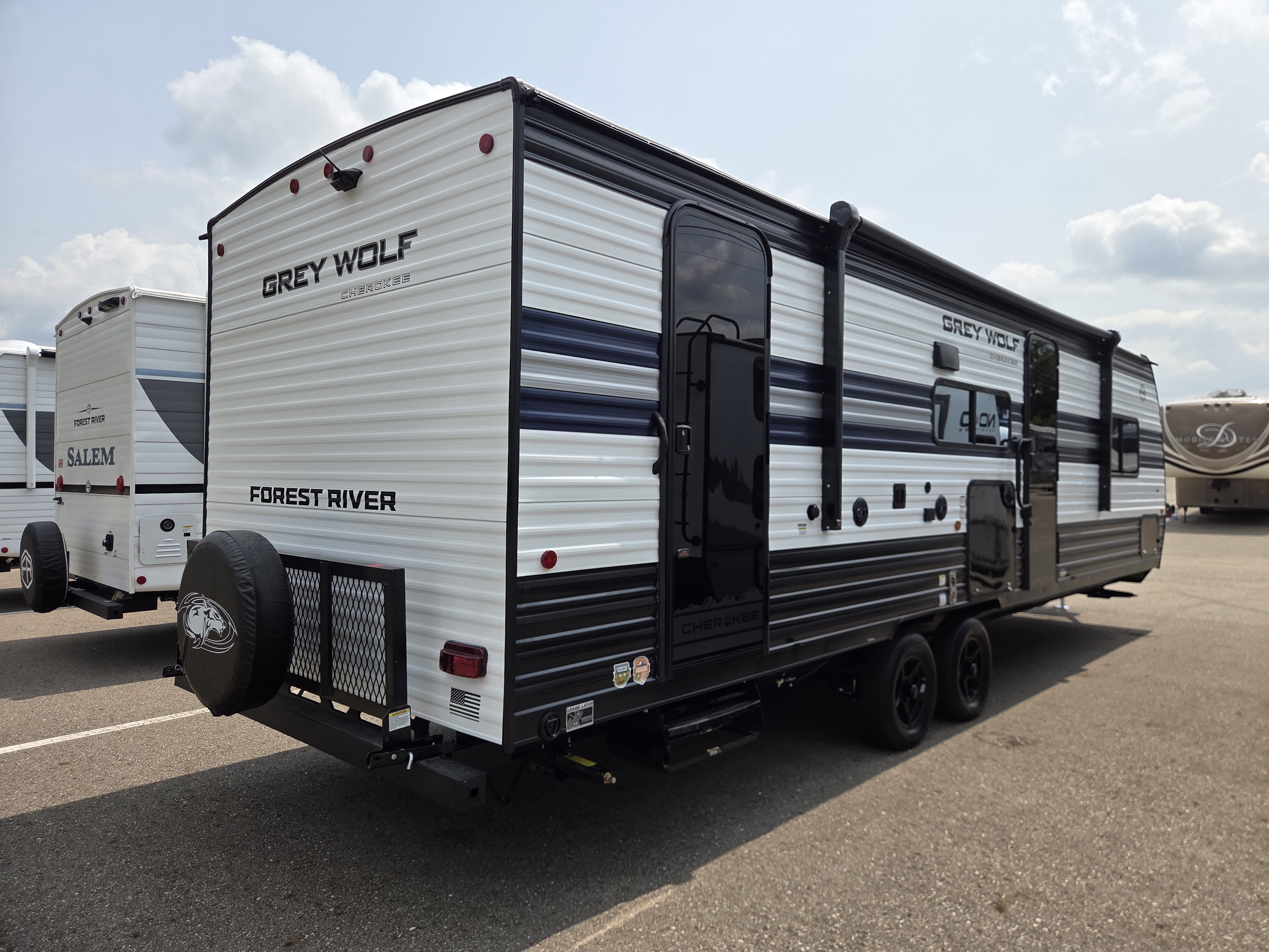 2027 Forest River Cherokee Grey Wolf 26KF - Image 2