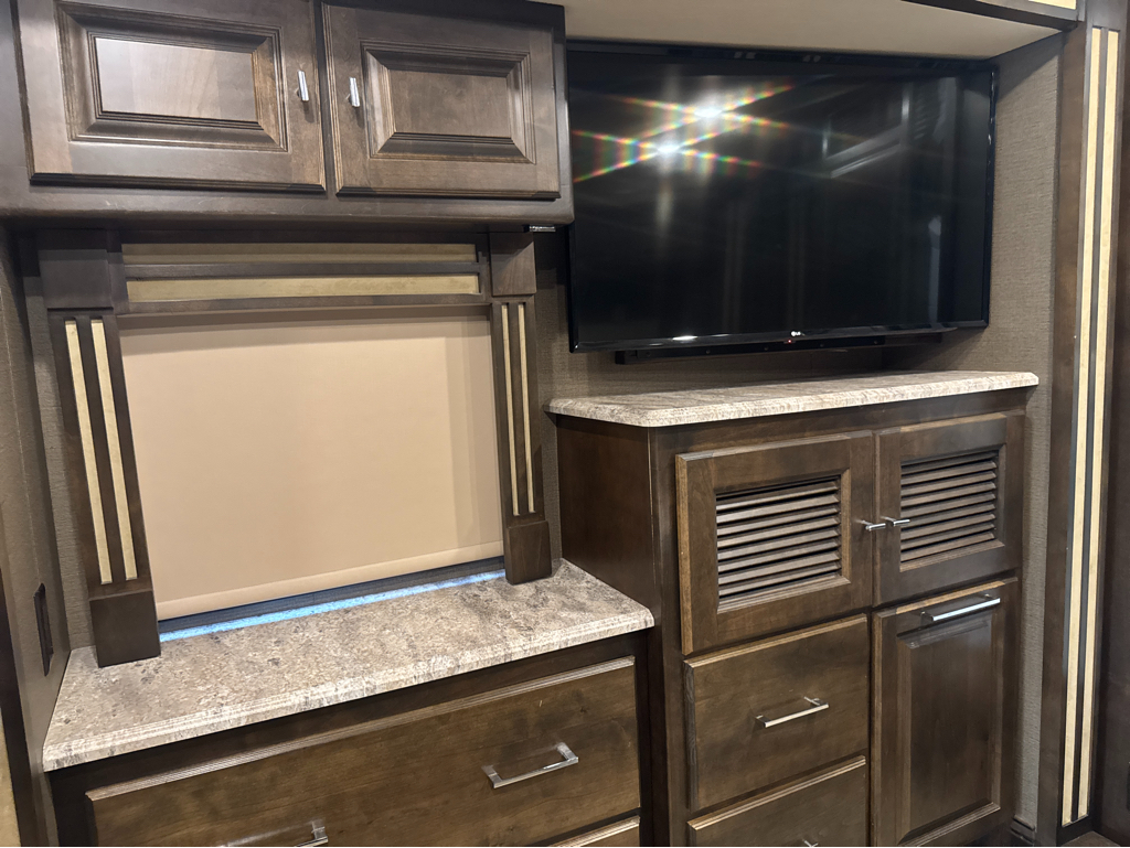 2018 TIFFIN ALLEGRO RED 33AA - Image 22