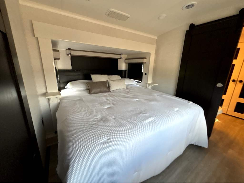 2026 JAYCO PINNACLE 36FBTS - Image 23