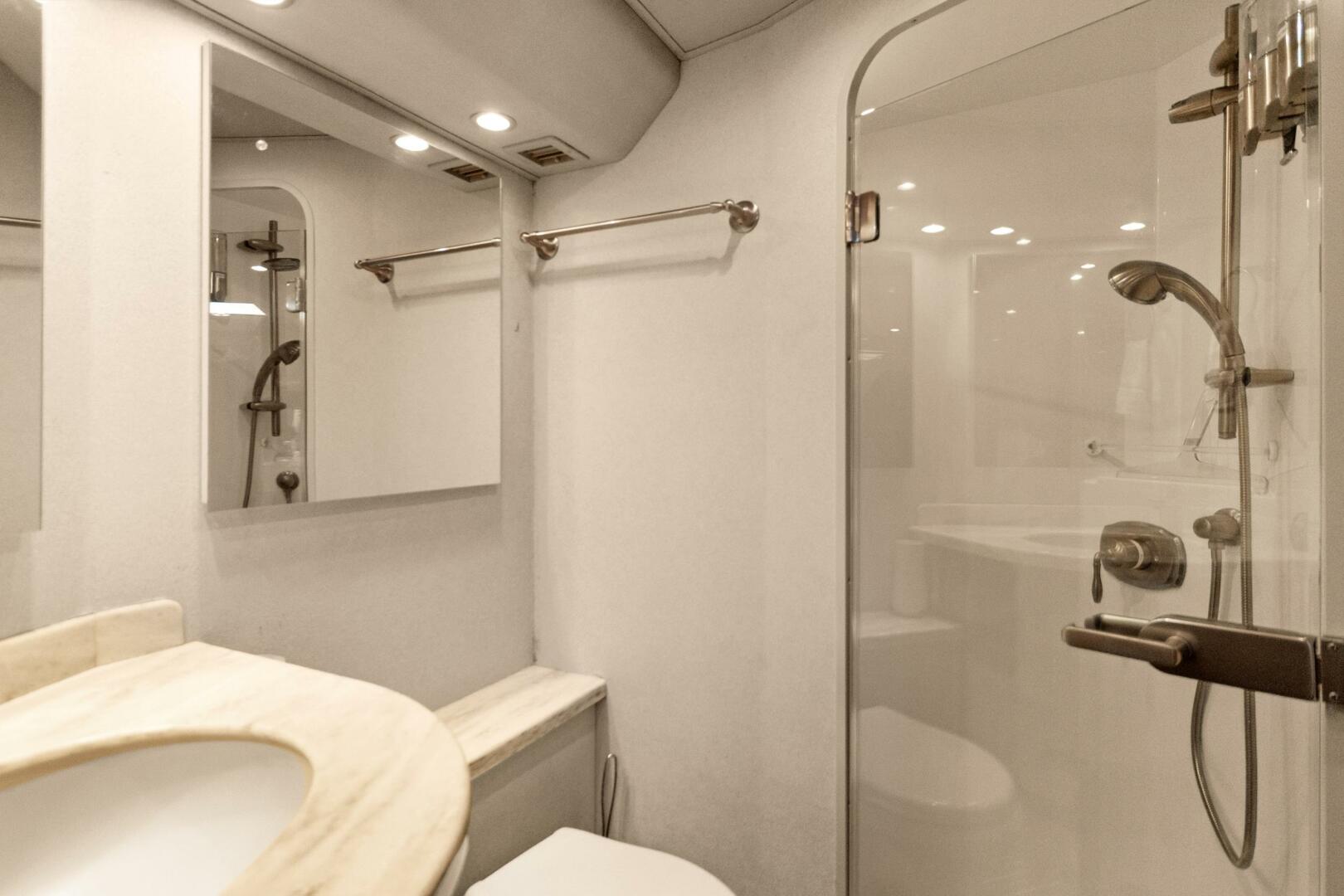2015 Viking 46 Convertible - Image 15