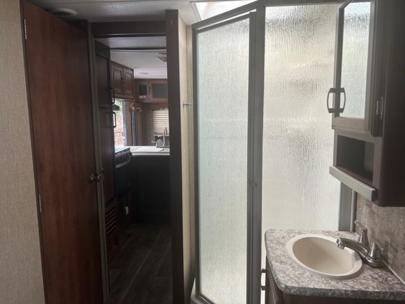2017 Keystone Passport Ultra Lite Grand Touring 2450RLWE - Image 9
