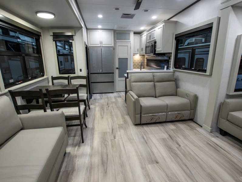 2025 Keystone Alpine 3910RK - Image 6