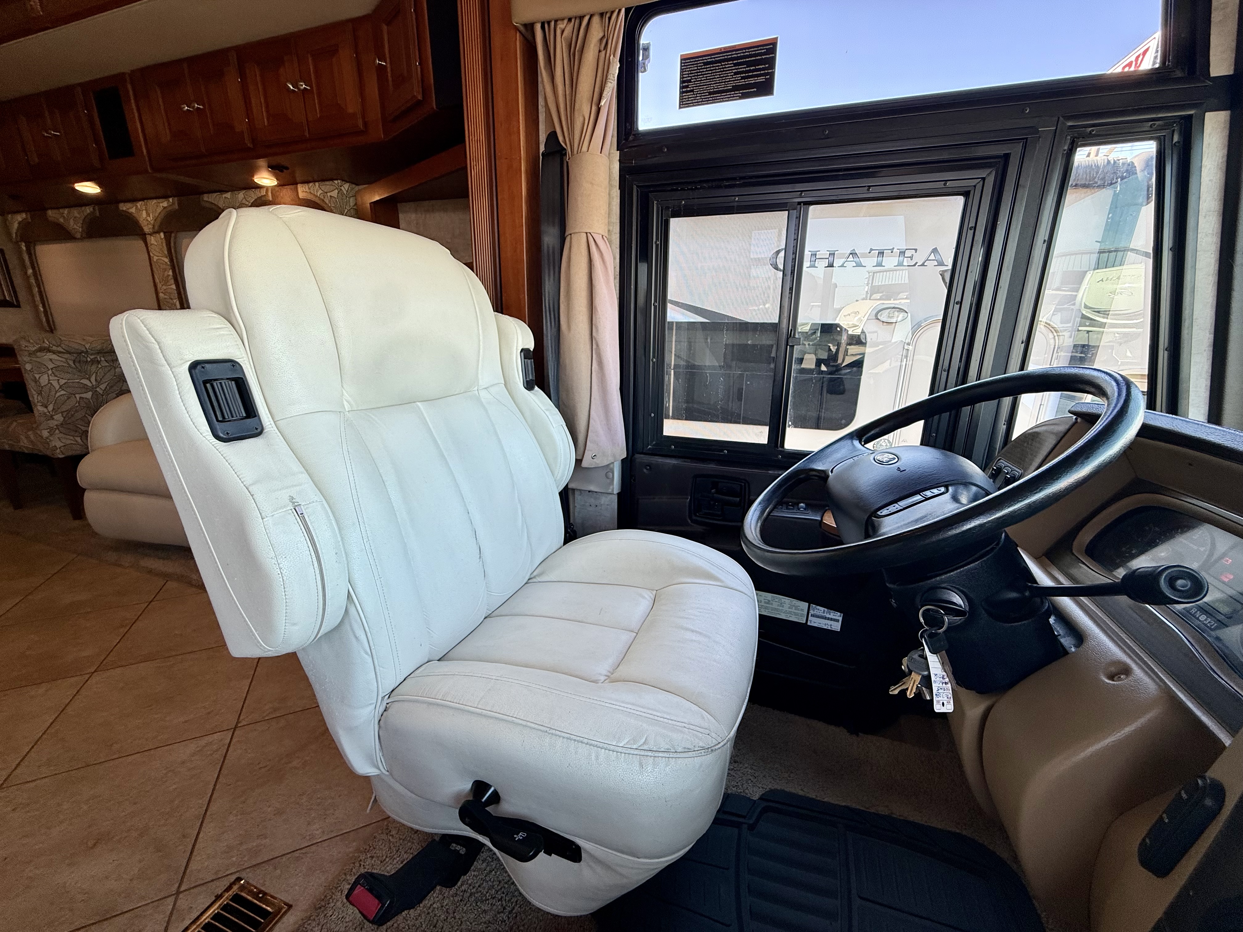 2015 Winnebago Adventurer 38Q - Image 10
