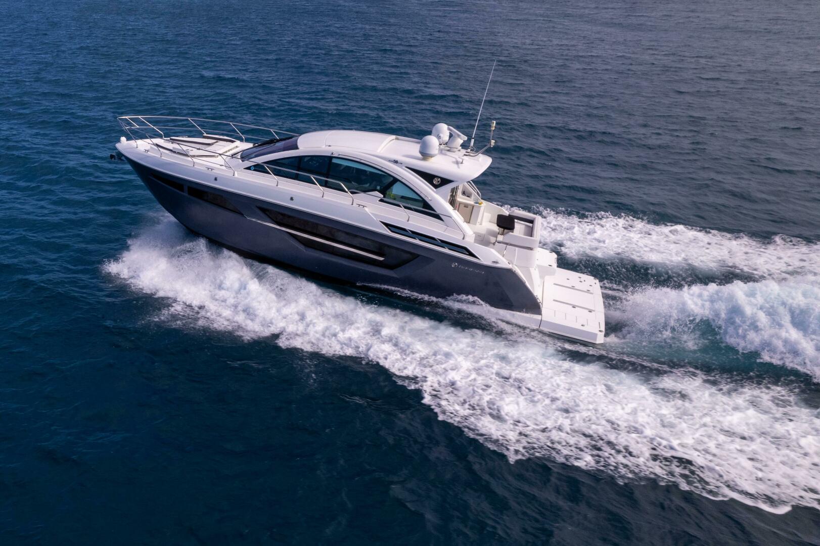 2019 Cruisers Yachts 50 Cantius - Image 3