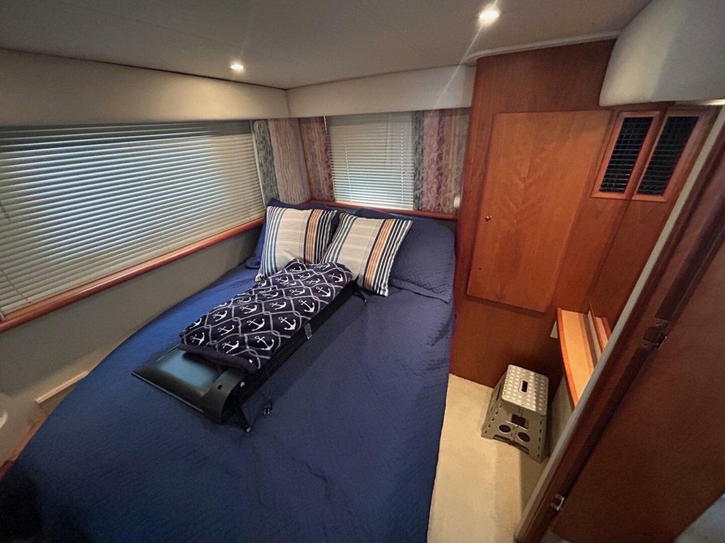 2000 Silverton 352 Motor Yacht - Image 34