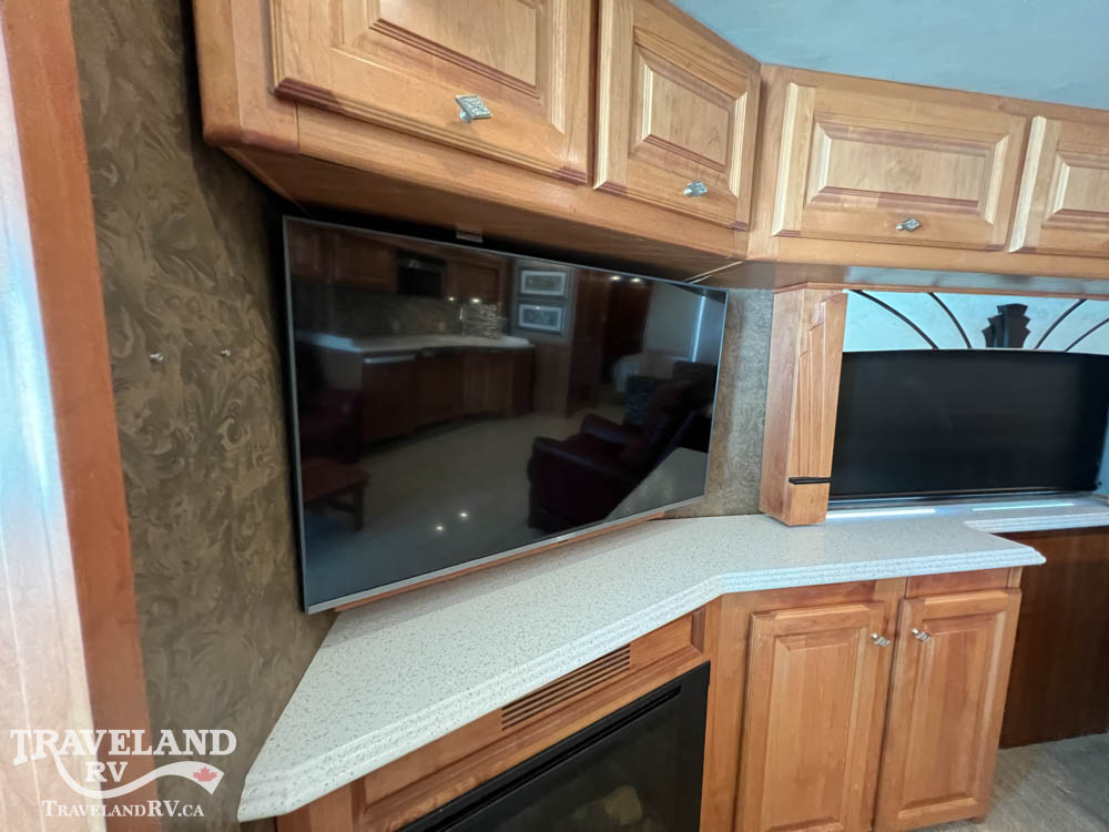 2015 Tiffin Phaeton 42 LH - Image 21