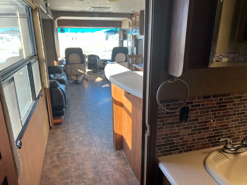 2014 Thor Motor Coach Challenger 37GT - Image 21