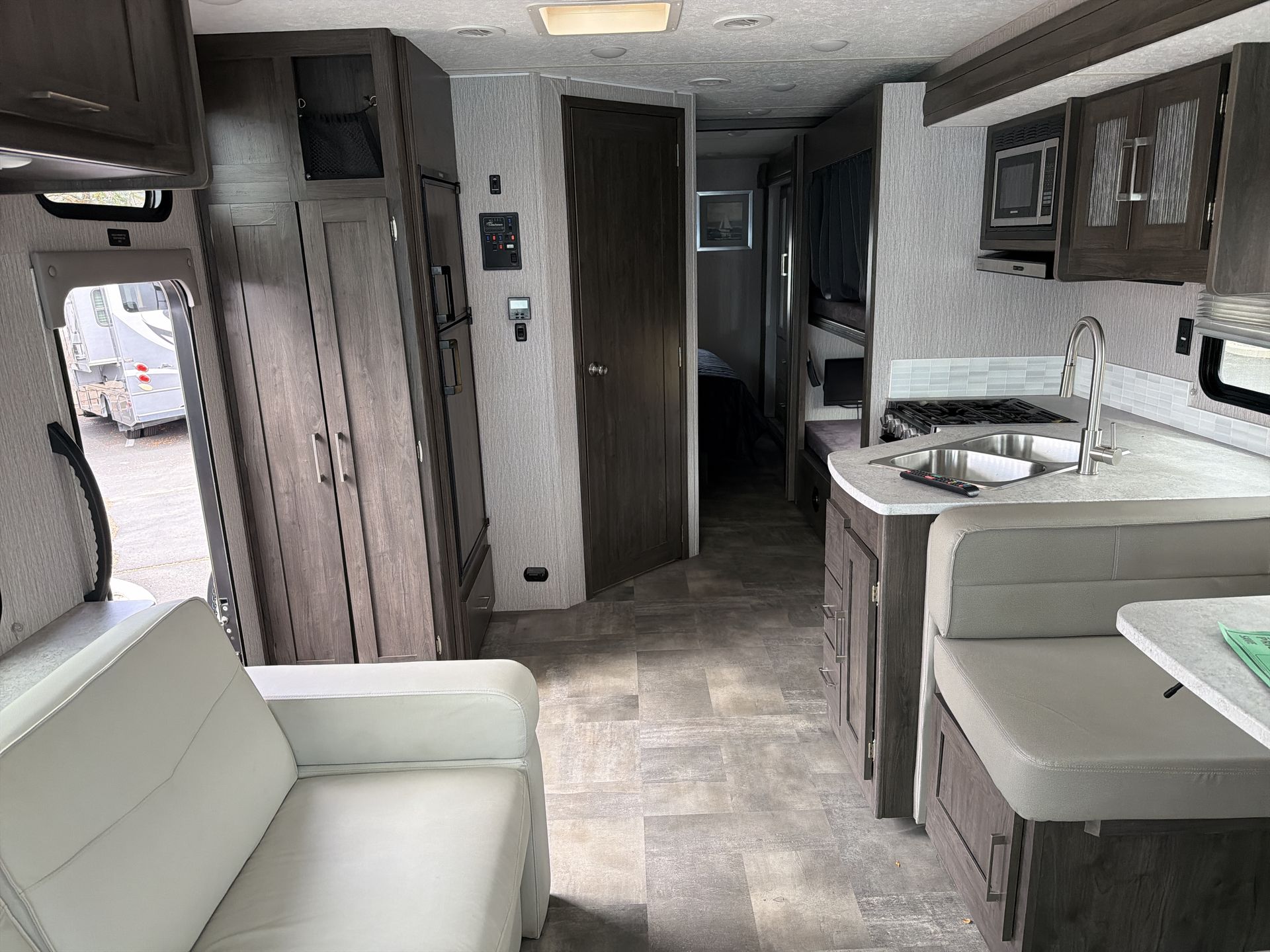 2023 Coachmen Pursuit 31BH - Image 13