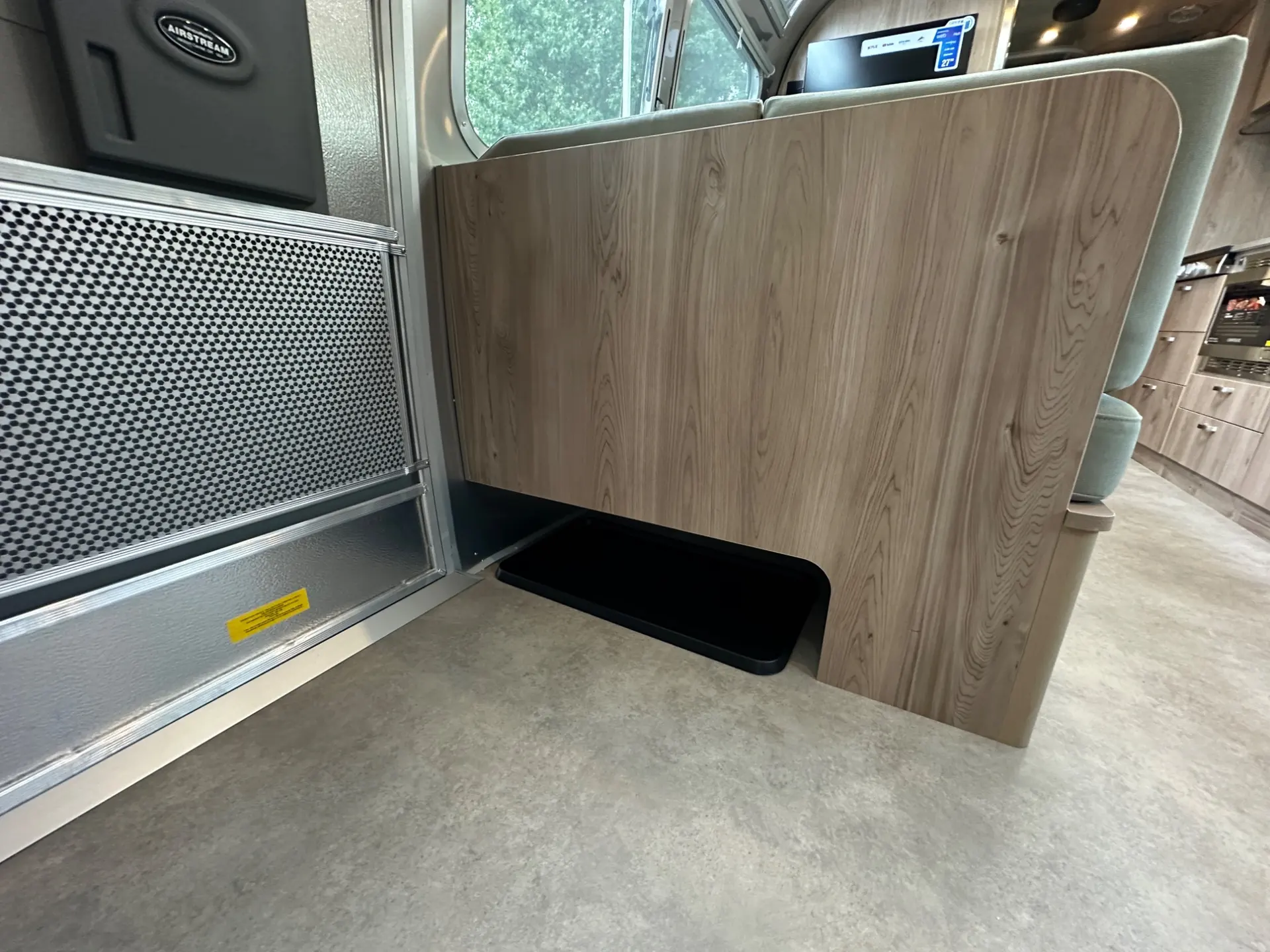 2027 Airstream Flying Cloud 30FB Bunk - Image 67