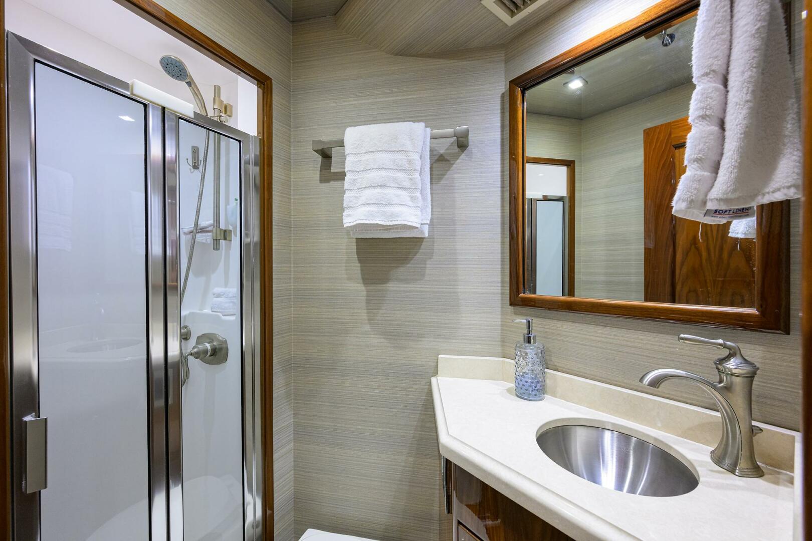 2021 Viking 72 Convertible - Image 22