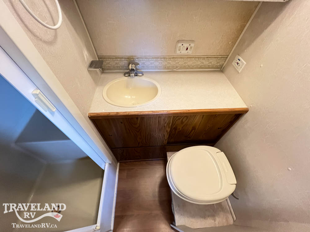 2001 AIRSTREAM SAFARI 25RBT - Image 32
