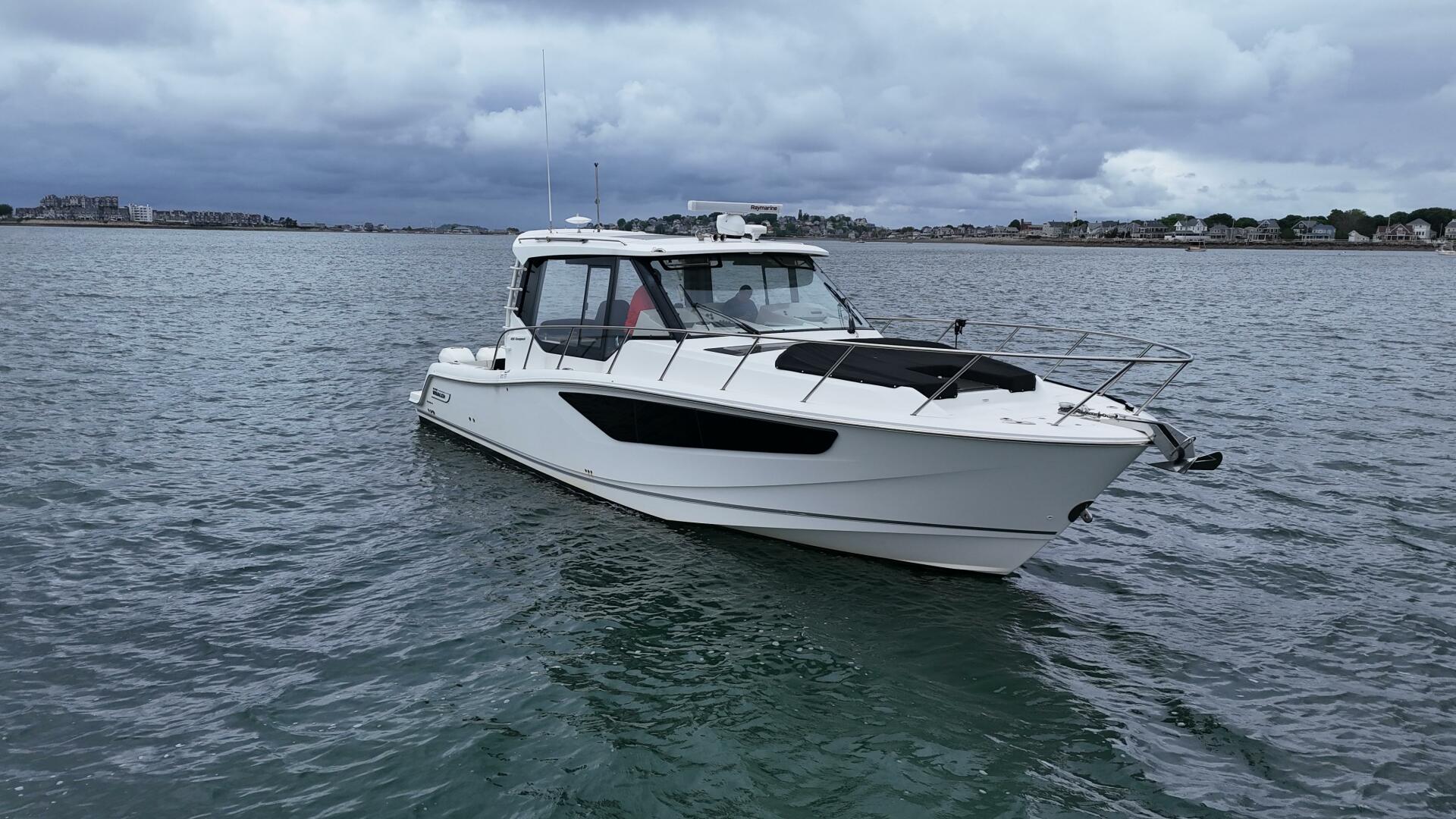 2021 Boston Whaler 405 Conquest - Image 2