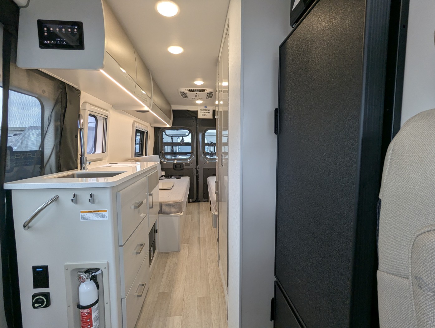 2027 Thor Motor Coach Tellaro 20U - Image 13